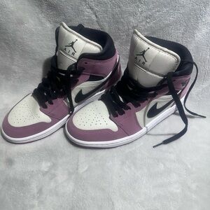 Nike Air Jordan 1 Mid SE in the colorway "Light. Mulberry" or "Berry Pink.size 8
